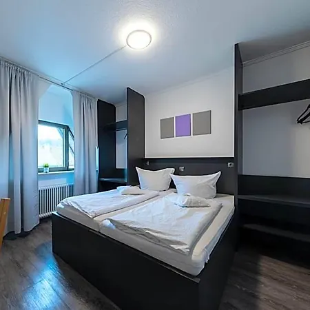 Central 3* מנדן