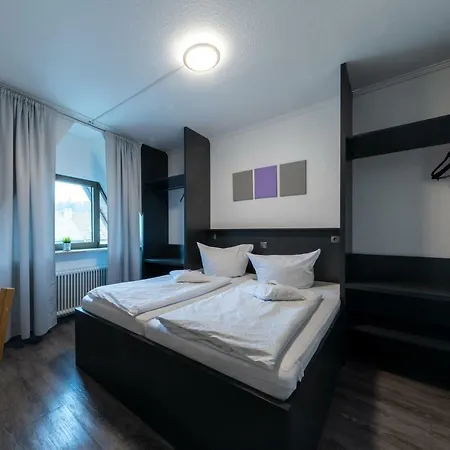 Central לינה וארוחת בוקר