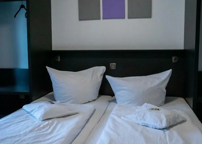 Central Oda ve Kahvaltı 3*